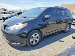 Toyota Sienna 3.5L 6 2016