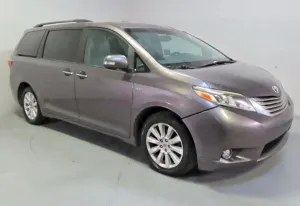 Toyota Sienna 3.5L 6 2016