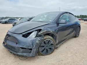 Tesla Model Y 2025
