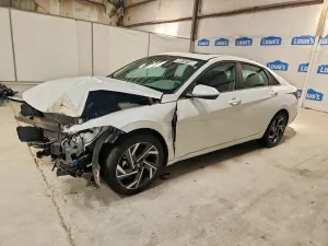 Hyundai Elantra 2.0L 4 2025