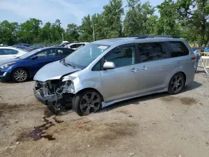 Toyota Sienna 3.5L 6 2014