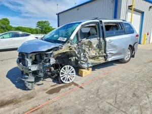 Toyota Sienna 3.5L 6 2014