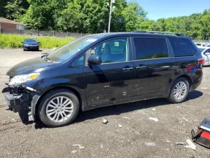Toyota Sienna 3.5L 6 2015