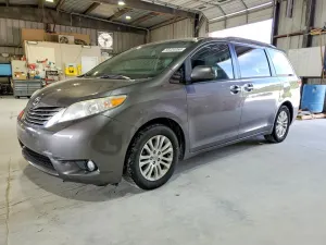 Toyota Sienna 3.5L 6 2017