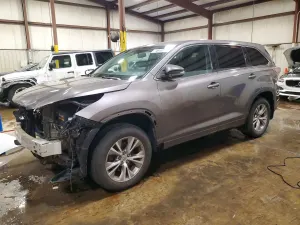 Toyota Highlander 3.5L 6 2015
