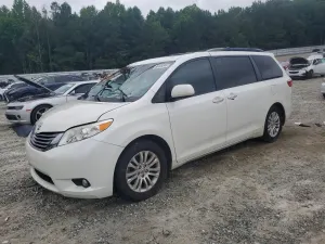 Toyota Sienna 3.5L 6 2015