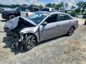 Hyundai Elantra 2.0L 4 2025