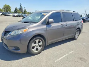 Toyota Sienna 3.5L 6 2014