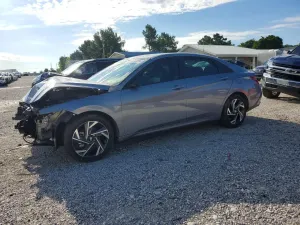 Hyundai Elantra 2.0L 4 2025