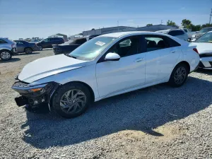 Hyundai Elantra 2.0L 4 2024