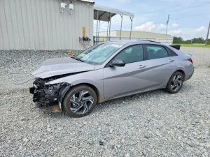 Hyundai Elantra 2.0L 4 2025