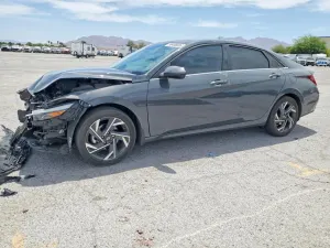 Hyundai Elantra 2.0L 4 2024
