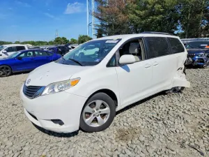 Toyota Sienna 3.5L 6 2012
