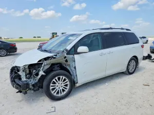 Toyota Sienna 3.5L 6 2015