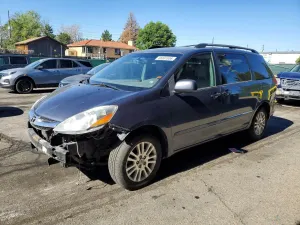 Toyota Sienna 3.5L 6 2010