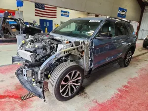 Ford Explorer 2.3L 4 2025
