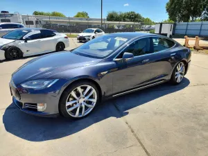 Tesla Model S 2015