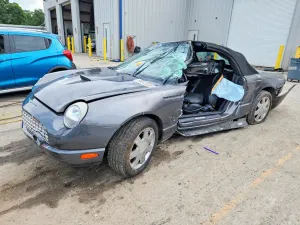 Ford Thunderbird 3.9L 8 2003