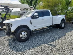 Ford F-350 6.7L 8 2022
