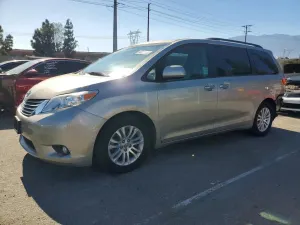 Toyota Sienna 3.5L 6 2016