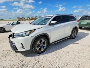 Toyota Highlander 3.5L 6 2017