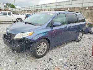 Toyota Sienna 3.5L 6 2015
