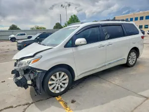 Toyota Sienna 3.5L 6 2015