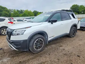 Nissan Pathfinder 3.5L 6 2025