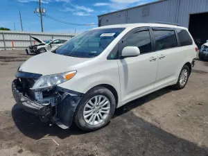 Toyota Sienna 3.5L 6 2017