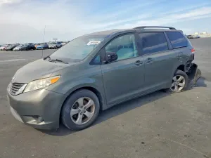 Toyota Sienna 3.5L 6 2011