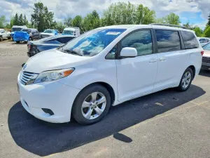 Toyota Sienna 3.5L 6 2015