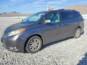 Toyota Sienna 3.5L 6 2011