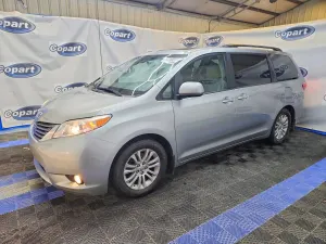 Toyota Sienna 3.5L 6 2015