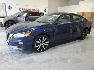 Nissan Altima SR 2.5L 4 2020