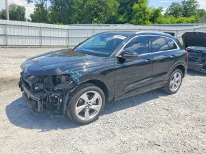 Audi Q5 2.0L 4 2025
