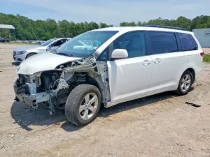 Toyota Sienna 3.5L 6 2014