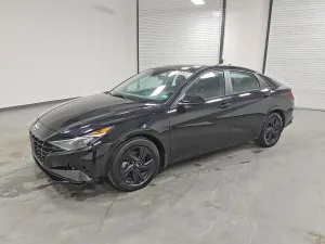Hyundai Elantra 2.0L 4 2023