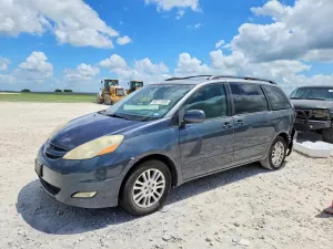 Toyota Sienna 3.5L 6 2010