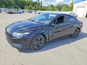Hyundai Elantra 2.0L 4 2023