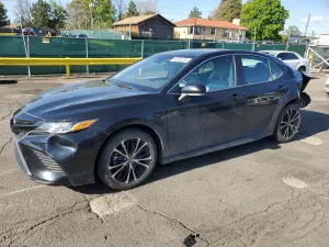 Toyota Camry SE 2.5L 4 2020