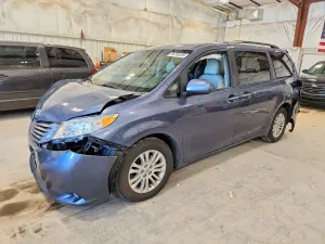 Toyota Sienna 3.5L 6 2016