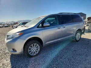 Toyota Sienna 3.5L 6 2015