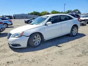 Chrysler 200 2.4L 4 2013