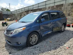 Toyota Sienna 3.5L 6 2015