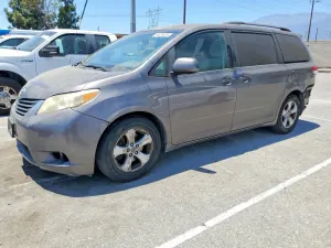 Toyota Sienna 3.5L 6 2011