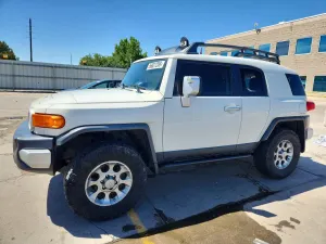 Toyota FJ Cruiser 4.0L 6 2011