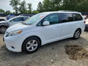 Toyota Sienna 3.5L 6 2017