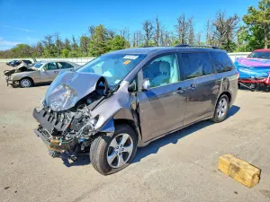 Toyota Sienna 3.5L 6 2014