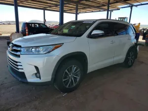 Toyota Highlander 3.5L 6 2017