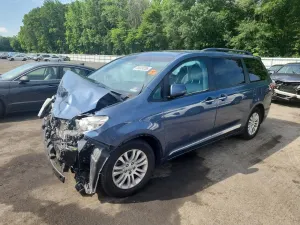 Toyota Sienna 3.5L 6 2017